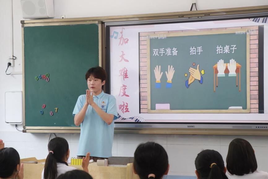 飬