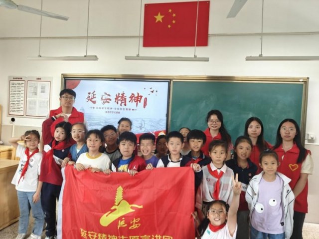 ѧ绪ѧţӰ񣬴кɫѪ