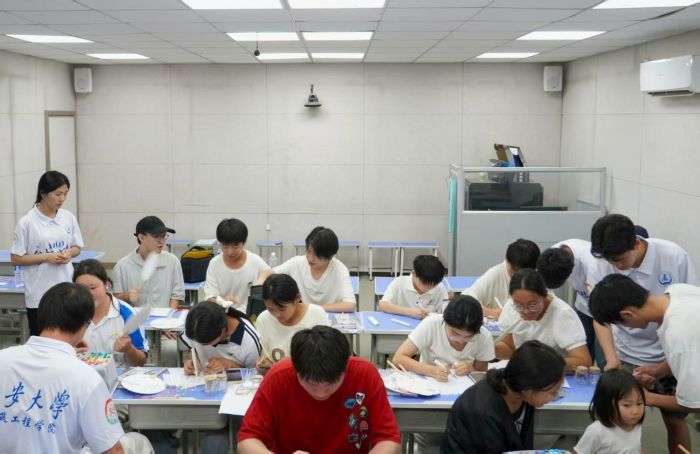 ѧĹҫԥ ഺͬСʵ  ڷпչŸ